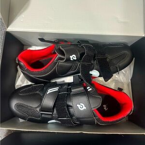 PELOTON CYCLING SHOES *WORN ONCE* Size 40/Size 8.5 Women’s